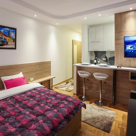 Apartment Promenada 30 Novi Sad Buitenkant foto