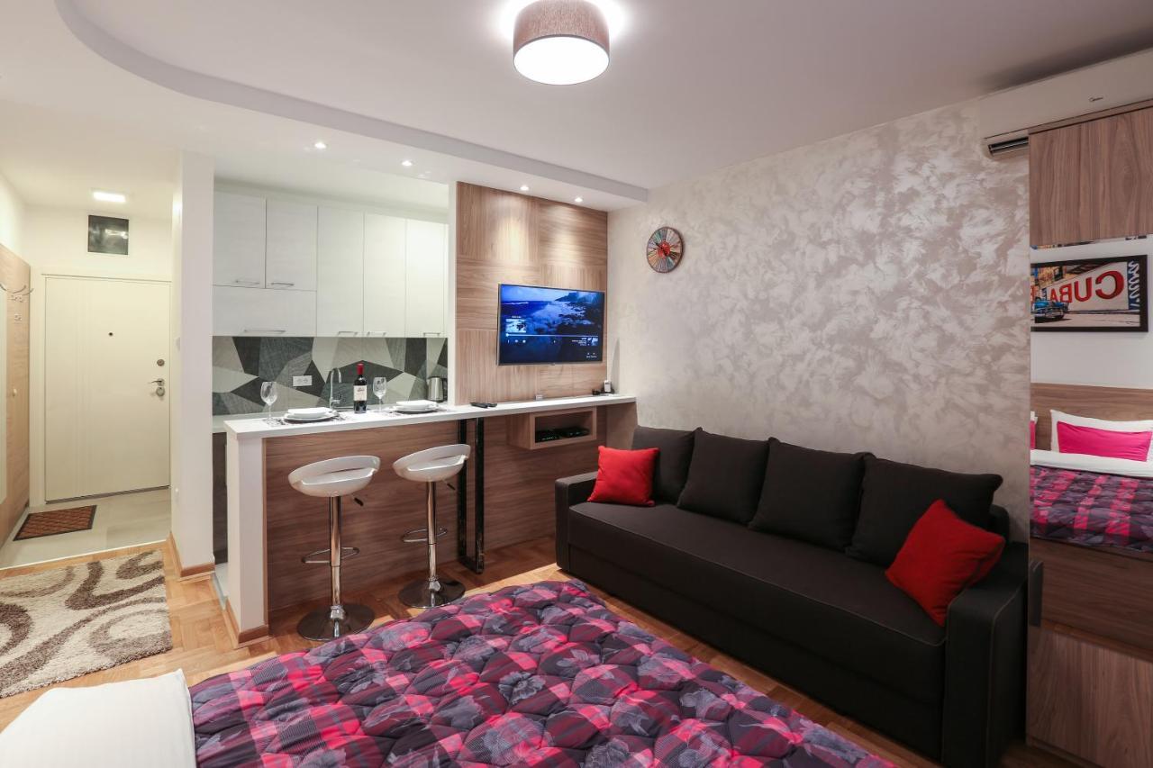 Apartment Promenada 30 Novi Sad Buitenkant foto
