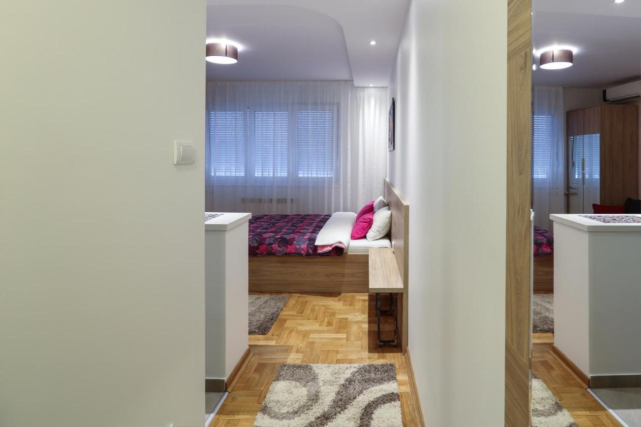 Apartment Promenada 30 Novi Sad Buitenkant foto